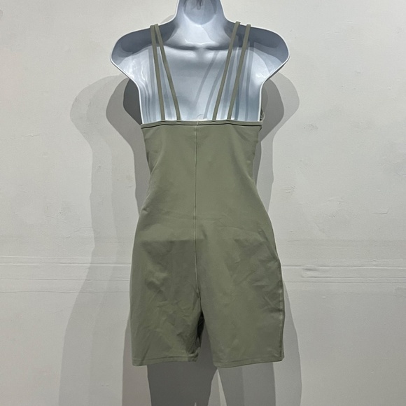 ALO short yoga bodysuit - Picture 2 of 7